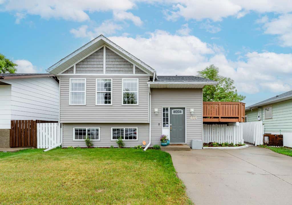 Photo of 685 3 Avenue W, Drumheller, AB T0J 0Y2 (MLS # A2330478)