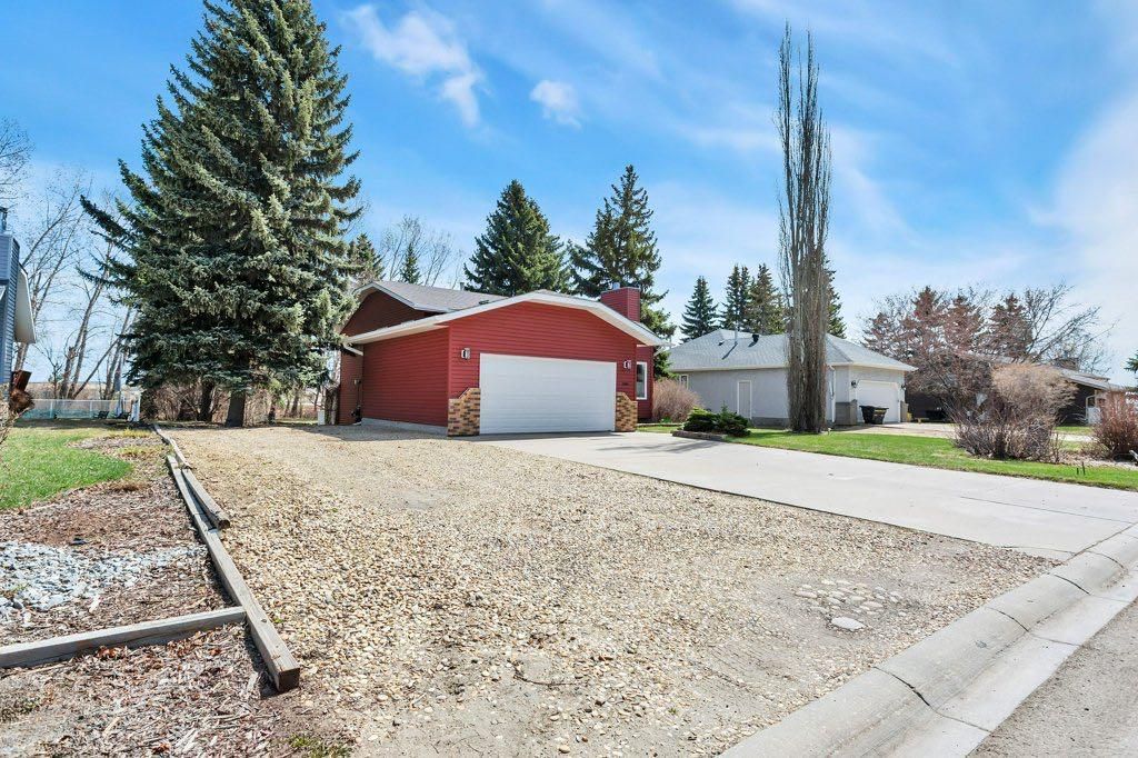 Photo of 8 Petticoat Lane, Lacombe, AB T4L 1T6 (MLS # A2313401)