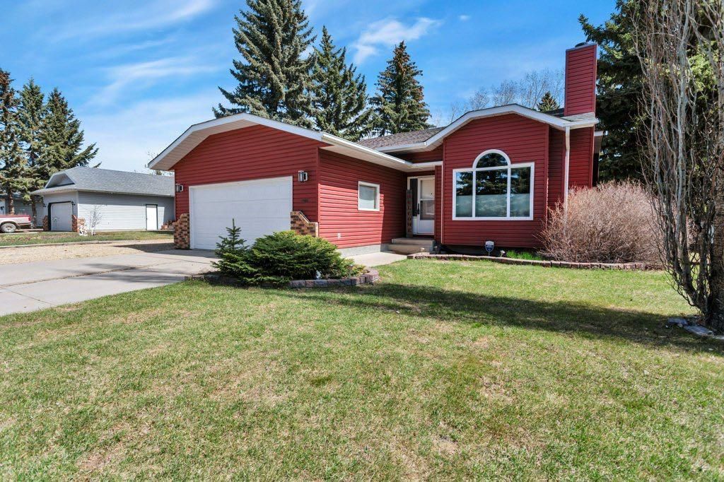 Photo of 8 Petticoat Lane, Lacombe, AB T4L 1T6 (MLS # A2313401)