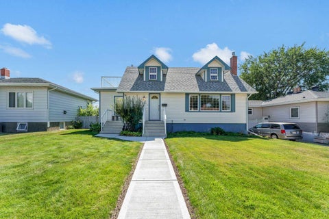 Photo of 353 3 Street SW, Medicine Hat, AB T1A 4C7 (MLS # A2346921)