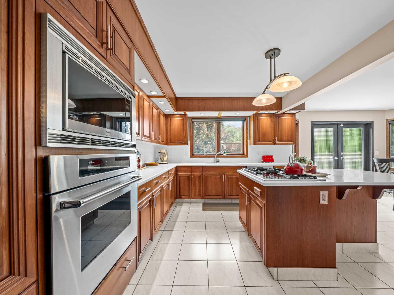 146 Edgeview Road NW