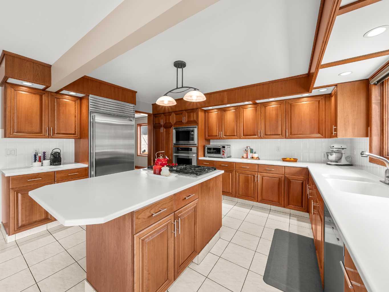 146 Edgeview Road NW