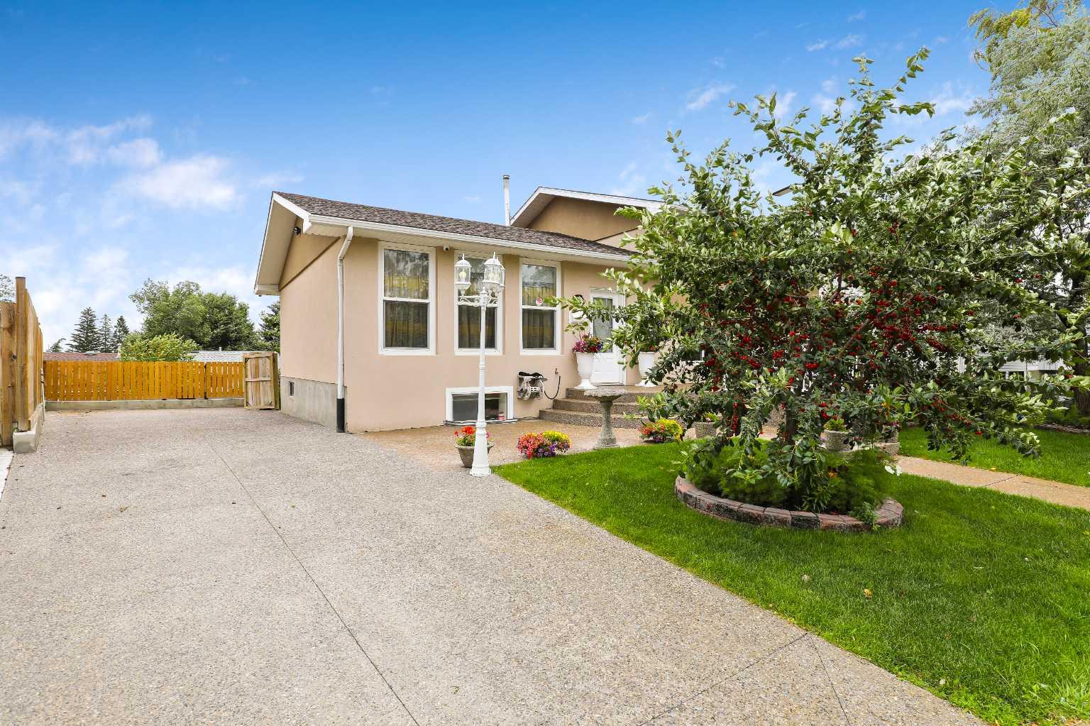 204 Whitestone Crescent NE