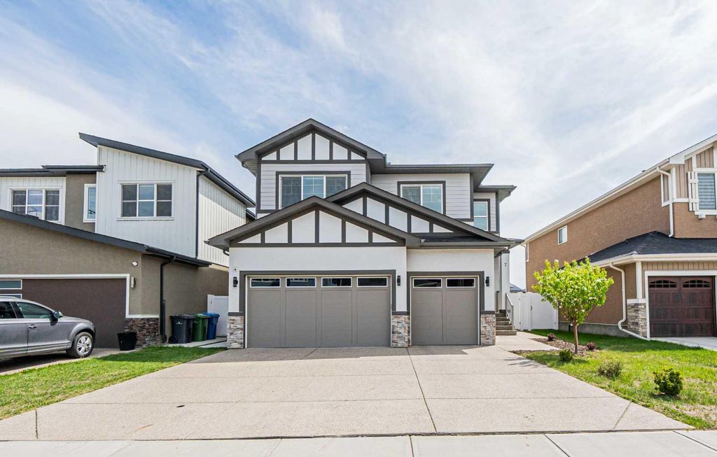 Photo of 7 Waterford Heights, Chestermere, AB T1X 2M7 (MLS # A2315238)