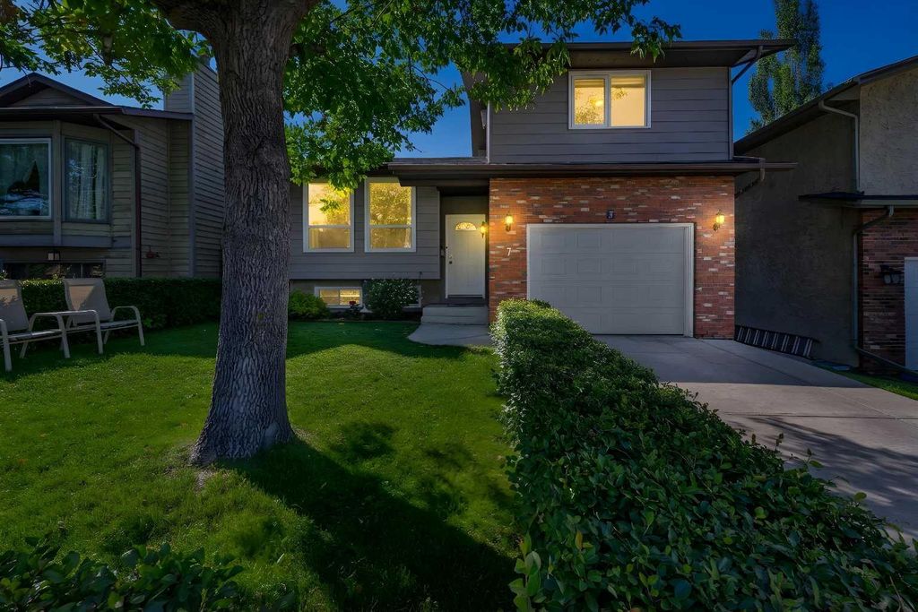 Photo of 7 Bernard Court NW, Calgary, AB T3K 2B3 (MLS # A2292638)