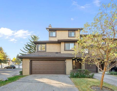 88 Glamis Gardens SW Calgary AB T2E 6S4