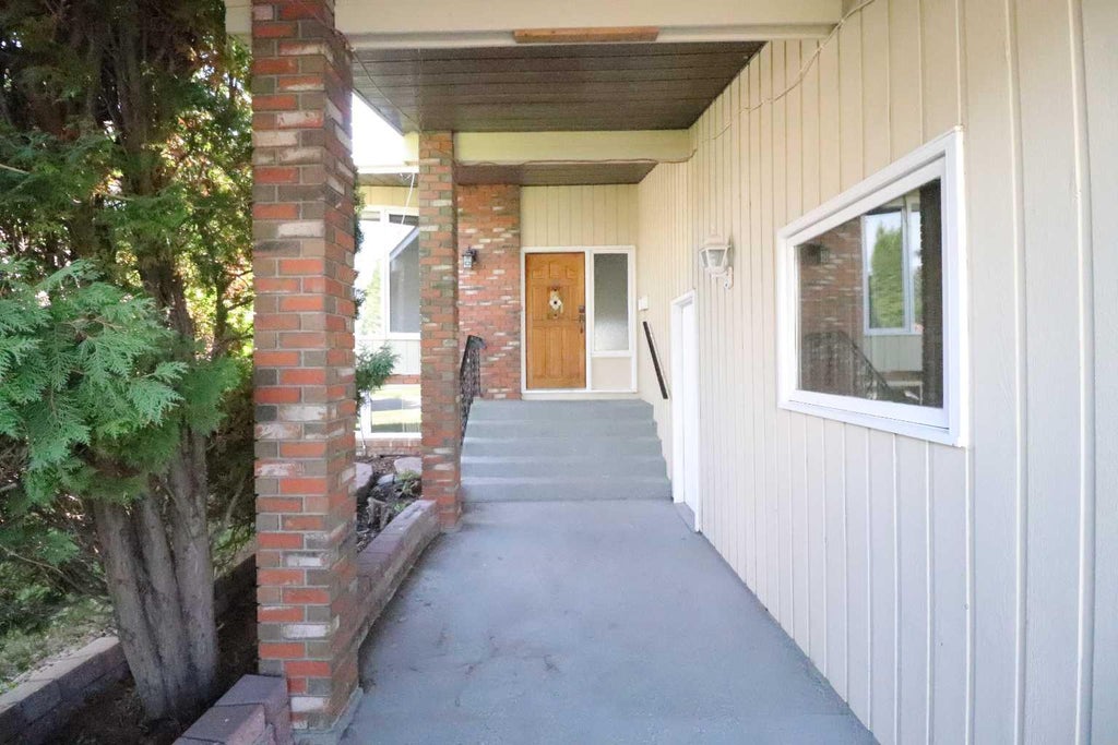 Photo of 78 Tudor Boulevard S, Lethbridge, AB T1K 5C4 (MLS # A2335985)