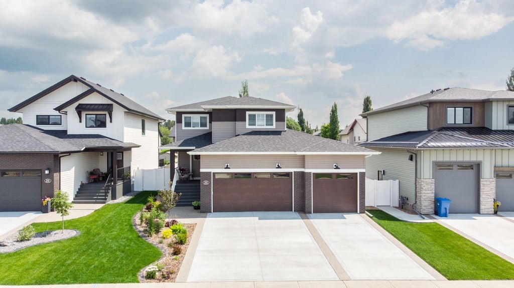 Photo of 22 Napoleon Meadow Way Way, Innisfail, AB T4G 0N6 (MLS # A2328524)