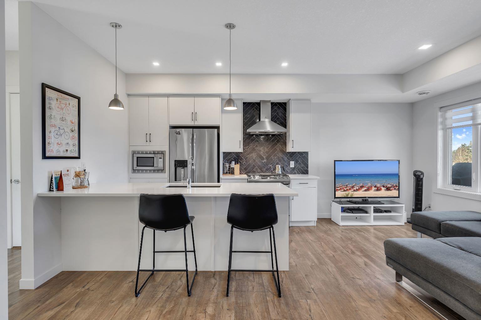 516 Greenbriar Common NW