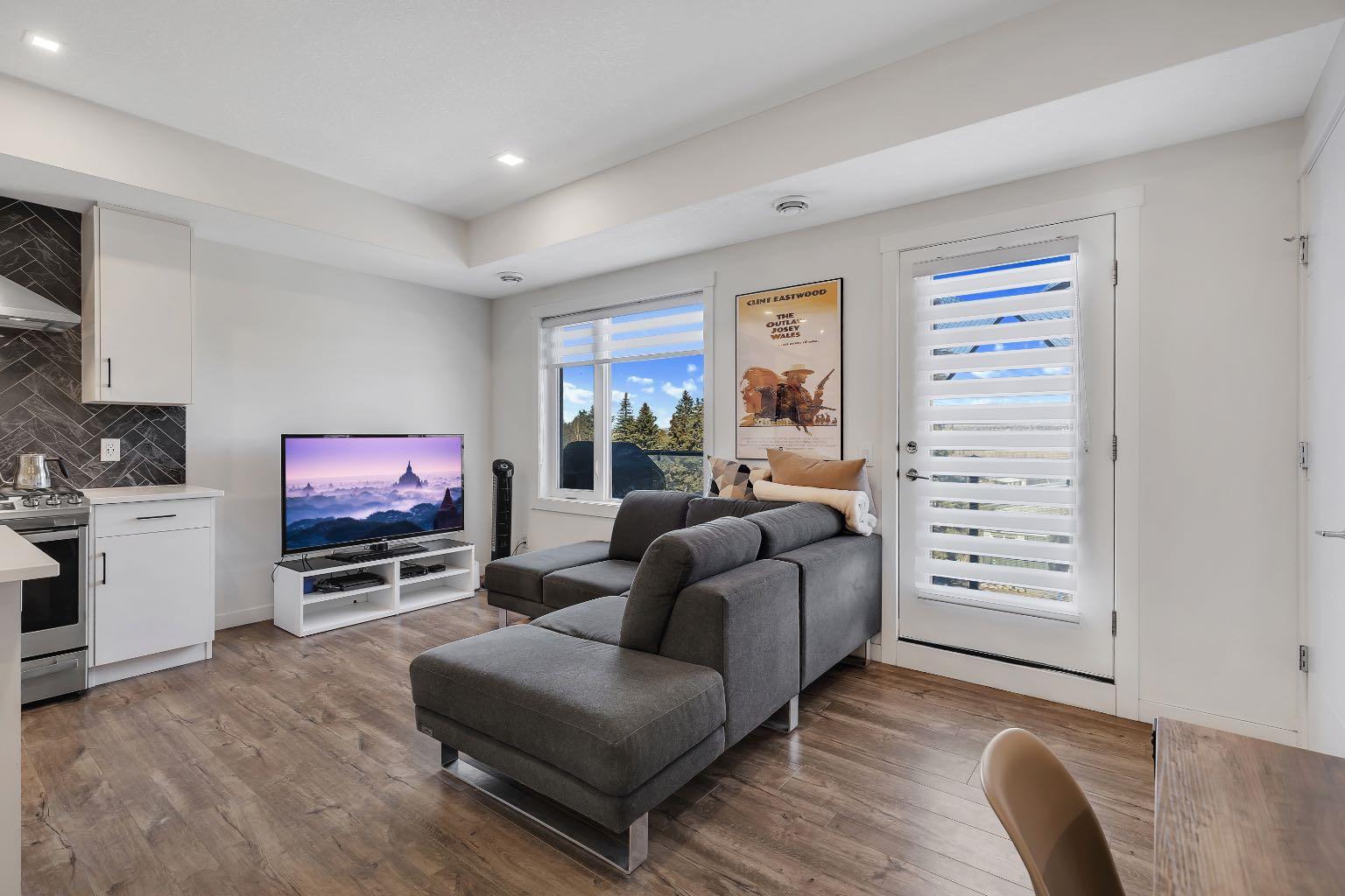 516 Greenbriar Common NW