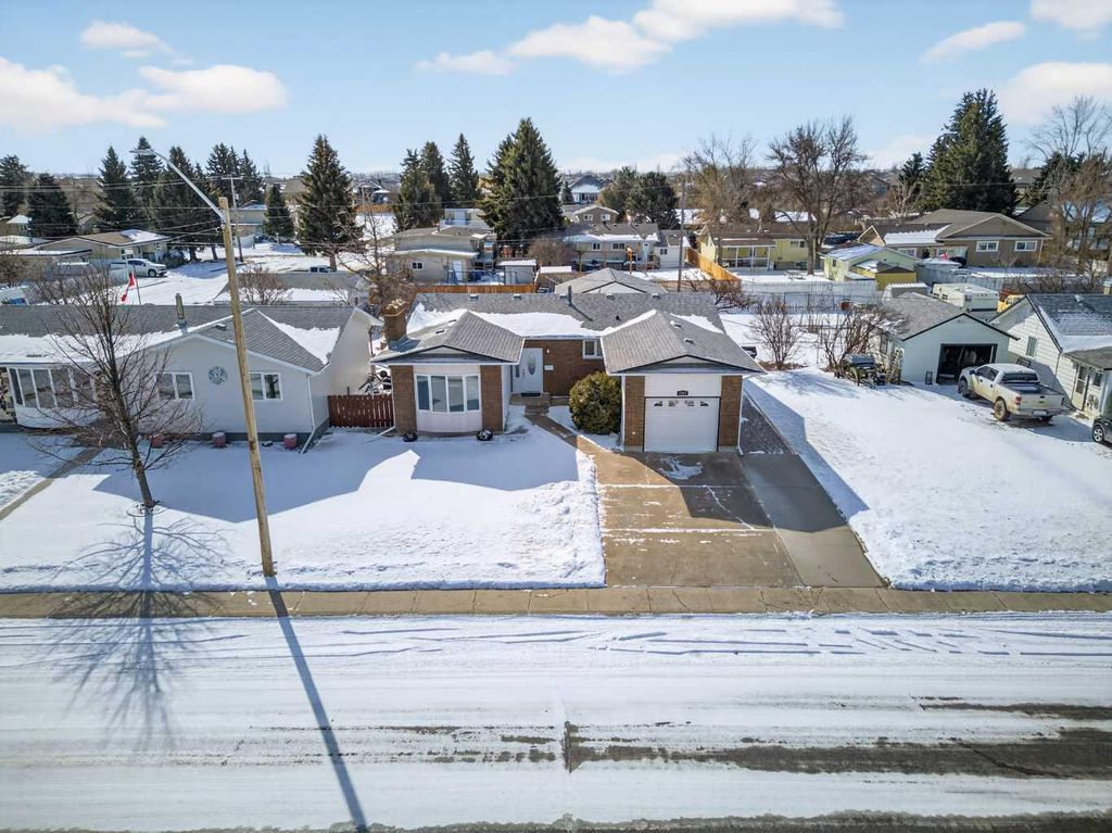 Photo of 2205 23 Avenue, Coaldale, AB T1M 1H7 (MLS # A2292715)