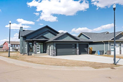 Photo of 2715 73 Avenue #30, Lloydminster, AB T9V 3L7 (MLS # A2274986)