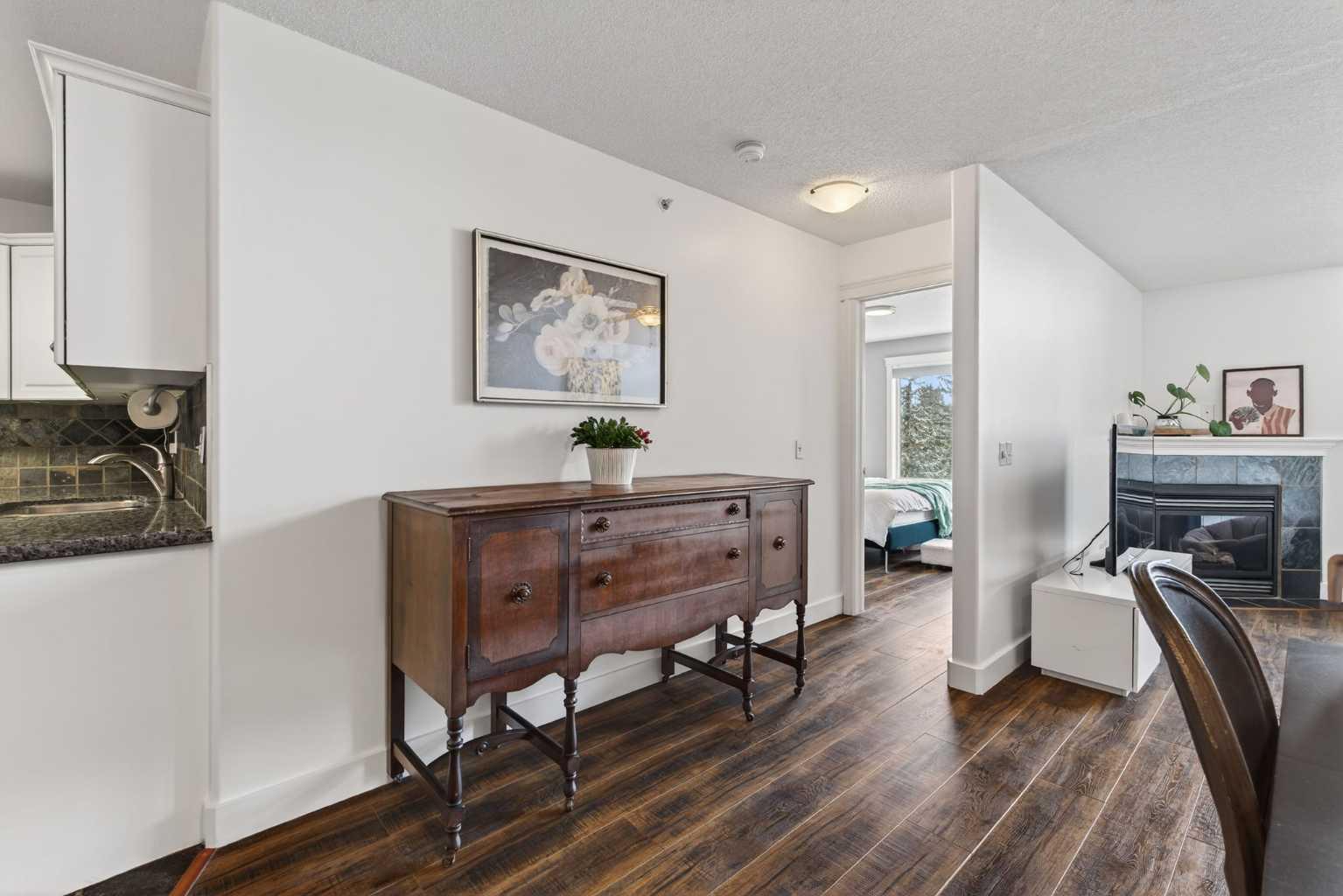 735 56 Avenue SW 401
