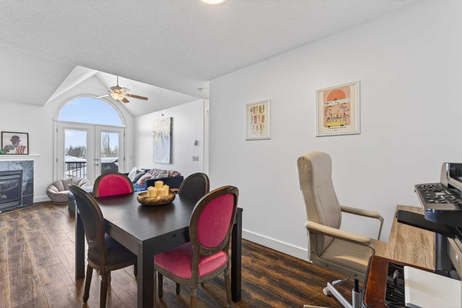 735 56 Avenue SW 401