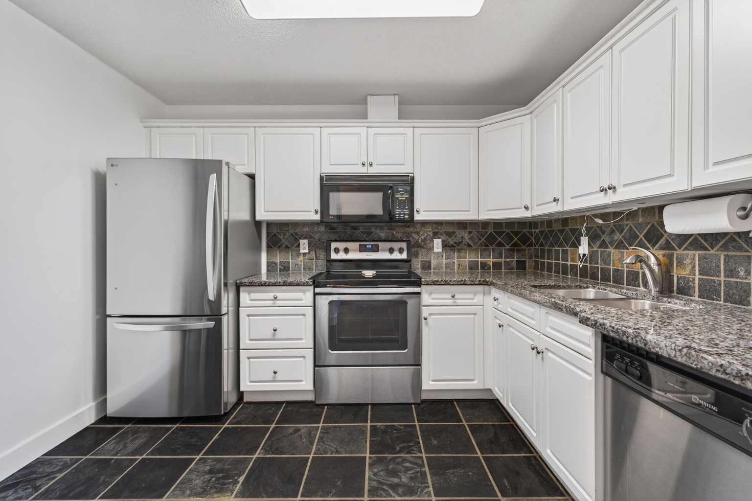 735 56 Avenue SW 401
