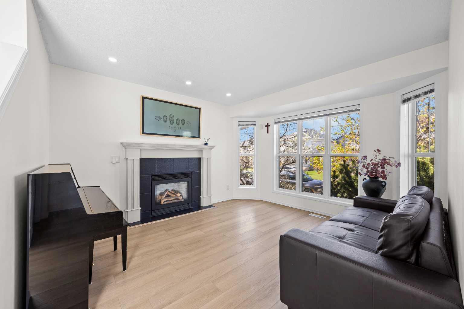 176 Arbour Grove Close NW