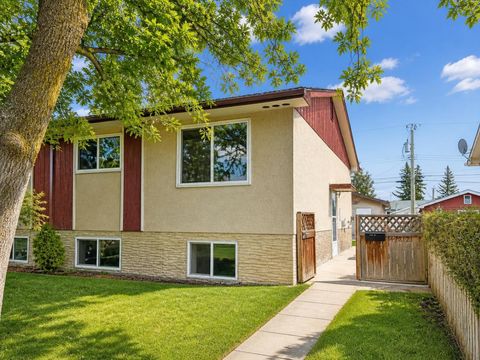 Photo of 422 40 Street NE, Calgary, AB T2A 0M5 (MLS # A2309318)