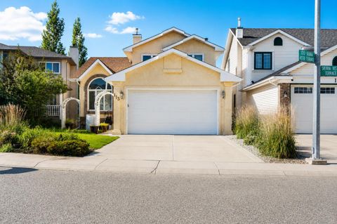 Photo of 113 Sierra Vista Terrace SW, Calgary, AB T3H 3C4 (MLS # A2309087)