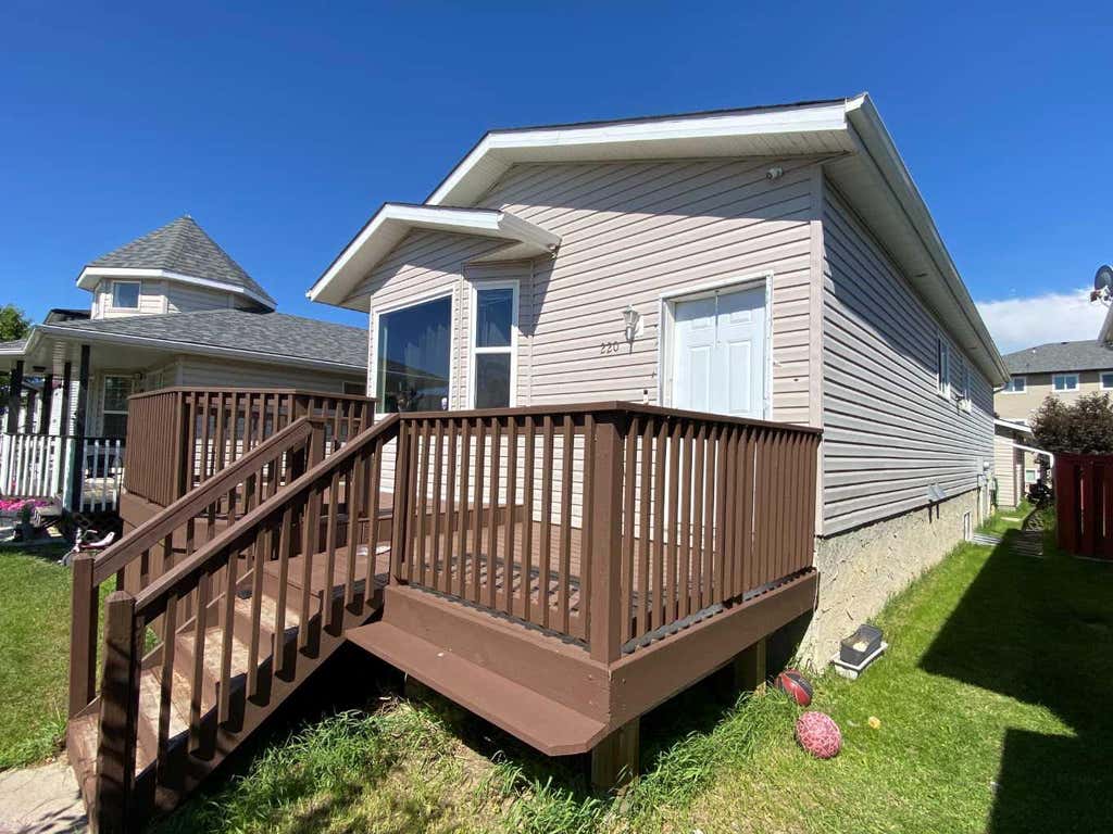 Photo of 220 16 Street E, Brooks, AB T1R 1K3 (MLS # A2327908)