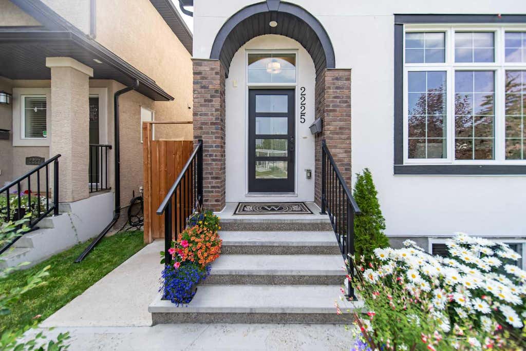 Photo of 2225 31 Street SW, Calgary, AB T3E 2N3 (MLS # A2331761)