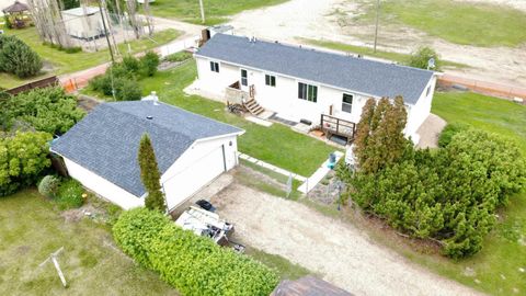 Photo of 5016 49 Street, Lougheed, AB T0B 2V0 (MLS # A2320173)