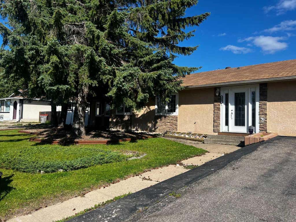 Photo of 507 Hammond Dr S, Fox Creek, AB T0H 1P0 (MLS # A2336180)