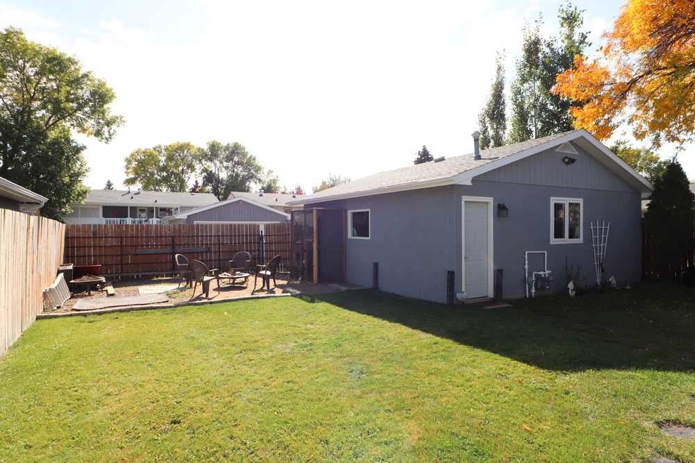 Photo of 327 19 Street NE, Medicine Hat, AB T1C 1B2 (MLS # A2348215)