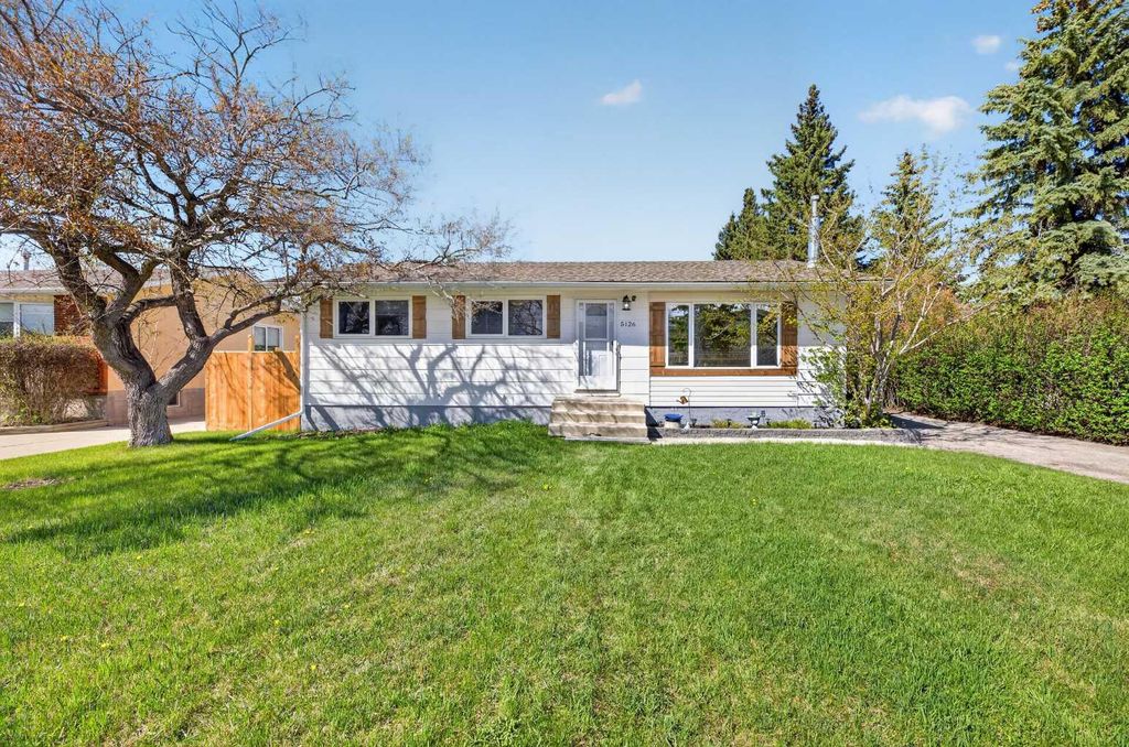 Photo of 5126 44 Street, Olds, AB T4H 1A6 (MLS # A2311133)