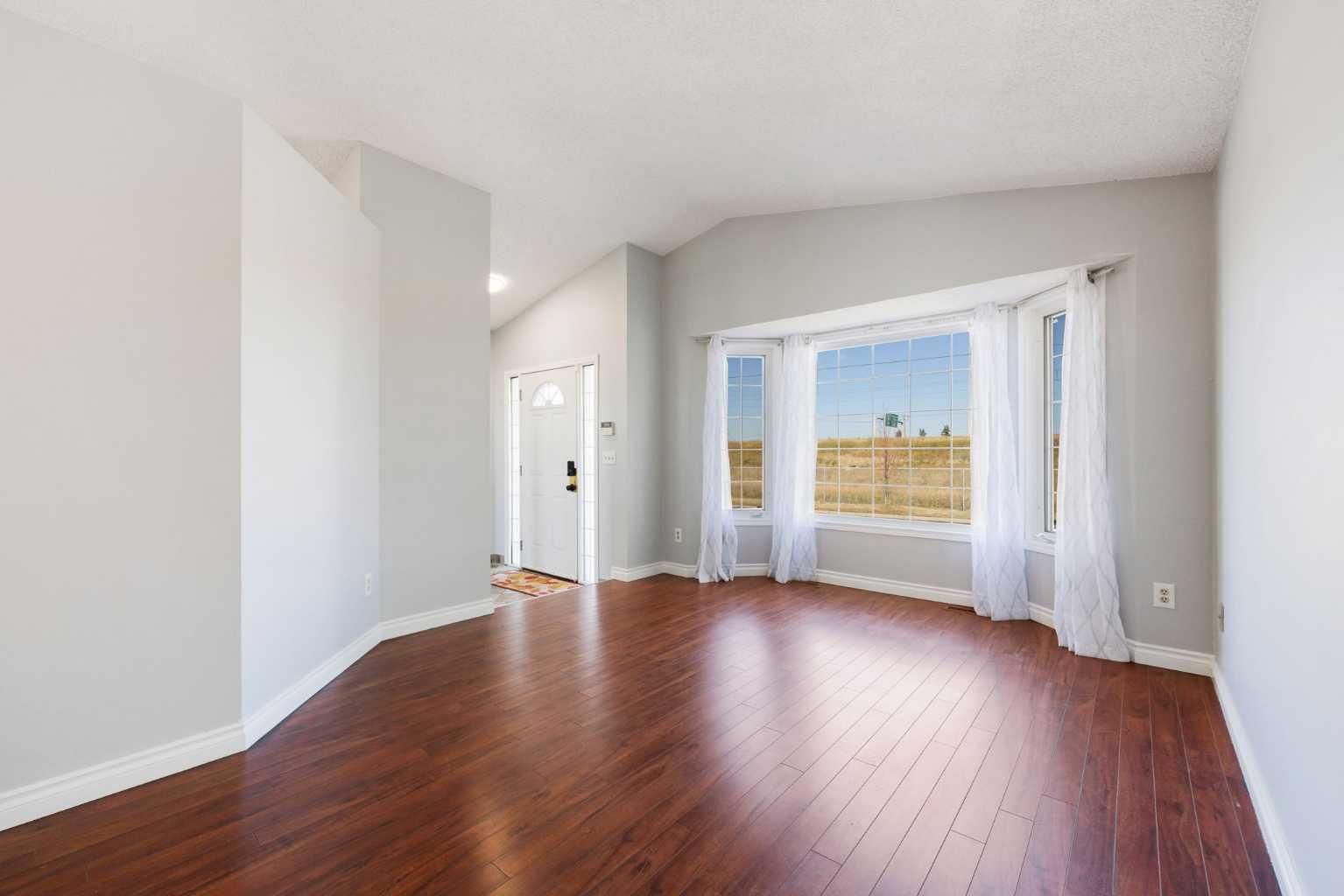 336 Whitworth Way NE