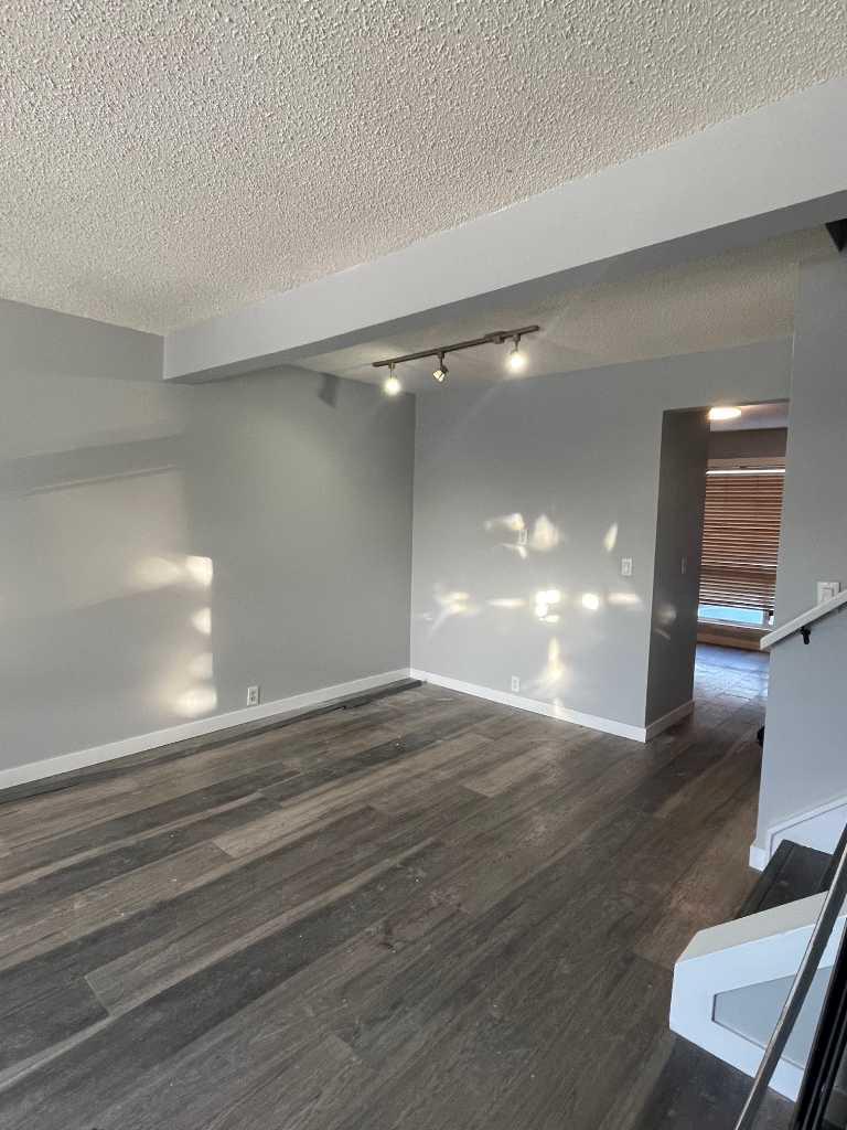 220 Erin Mount Crescent SE 5