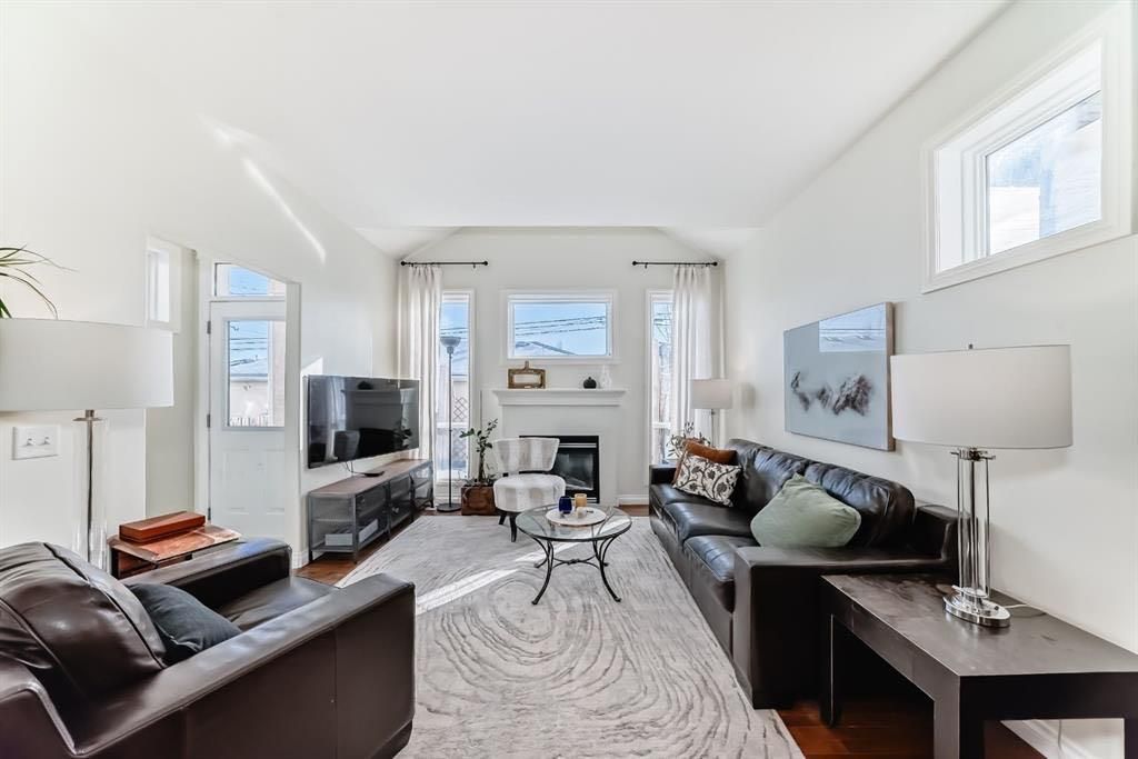 Photo of 1436 41 Street SW, Calgary, AB T3C 1X6 (MLS # A2295557)