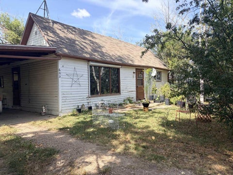 Photo of 605 Railway Avenue, Trochu, AB T0M 2C0 (MLS # A2350110)