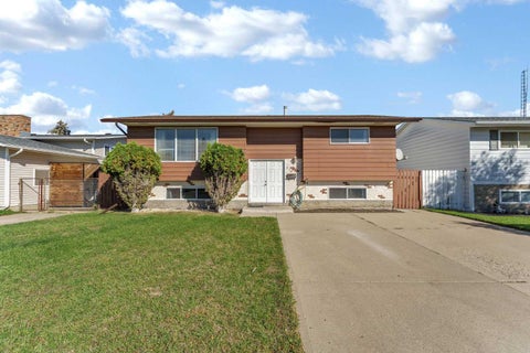 Photo of 914 17 Street NE, Medicine Hat, AB T1C 1M6 (MLS # A2347595)