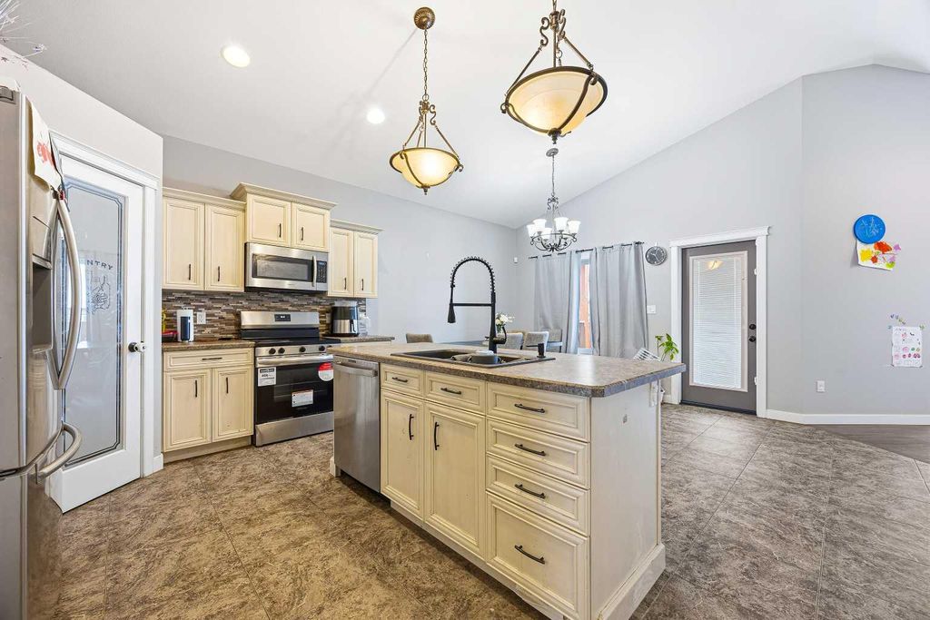 Photo of 7215 29 Street, Lloydminster, AB T9V 3N1 (MLS # A2283689)