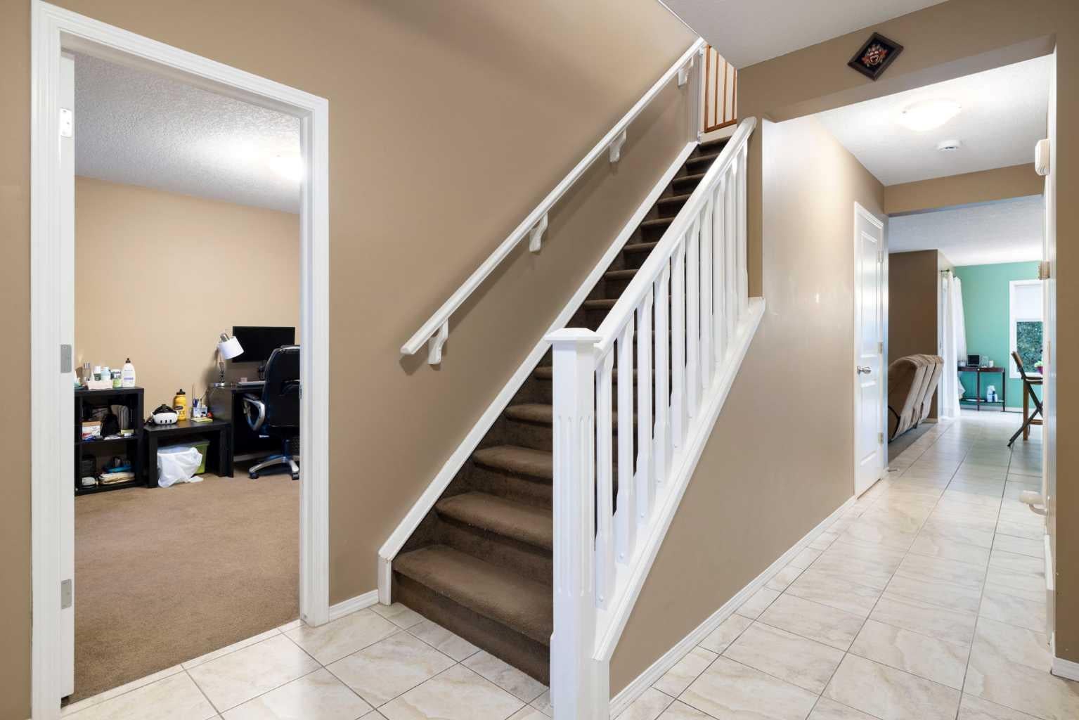 19 Silverado Skies Bay SW