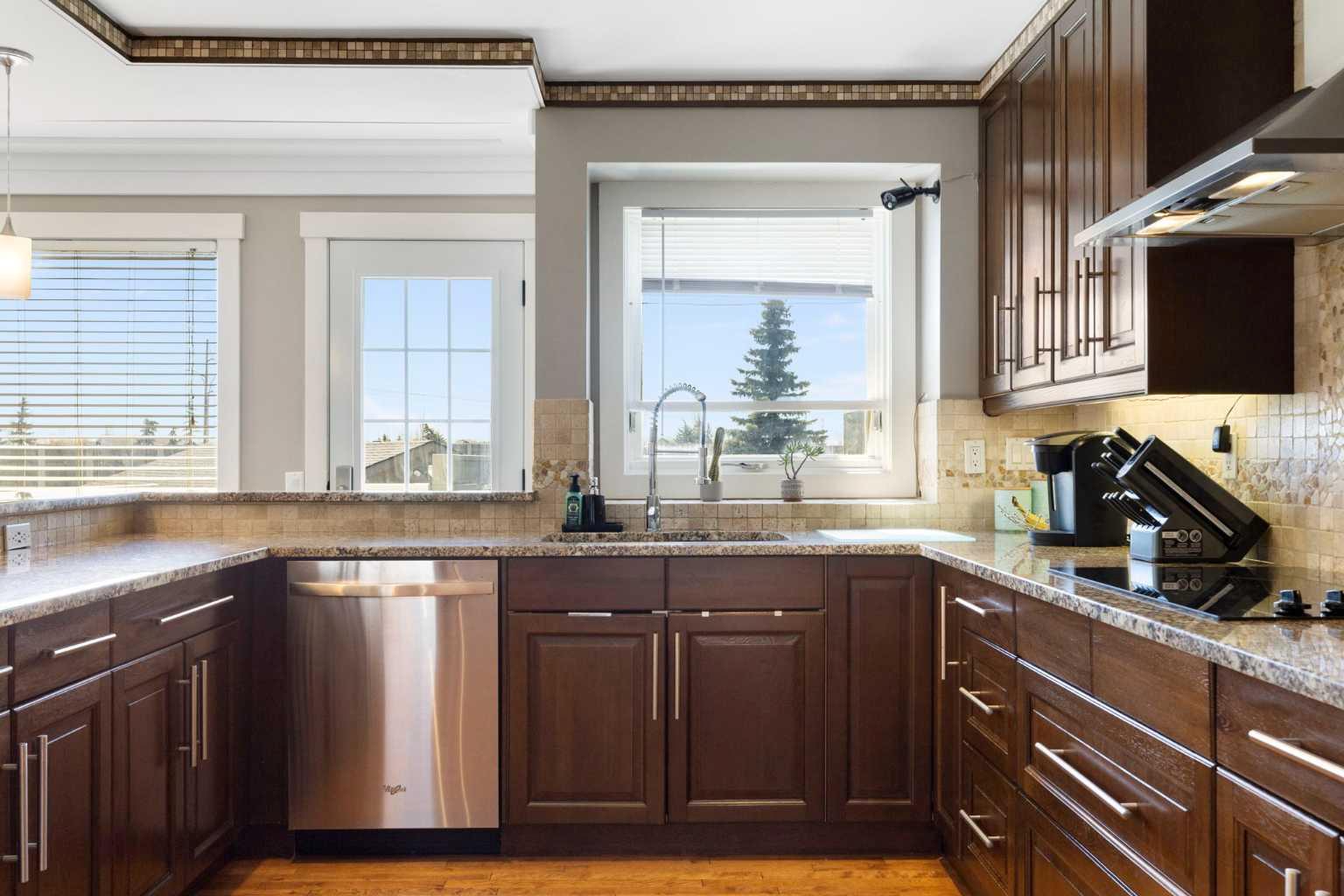 1030 Mckenzie Lake Bay SE