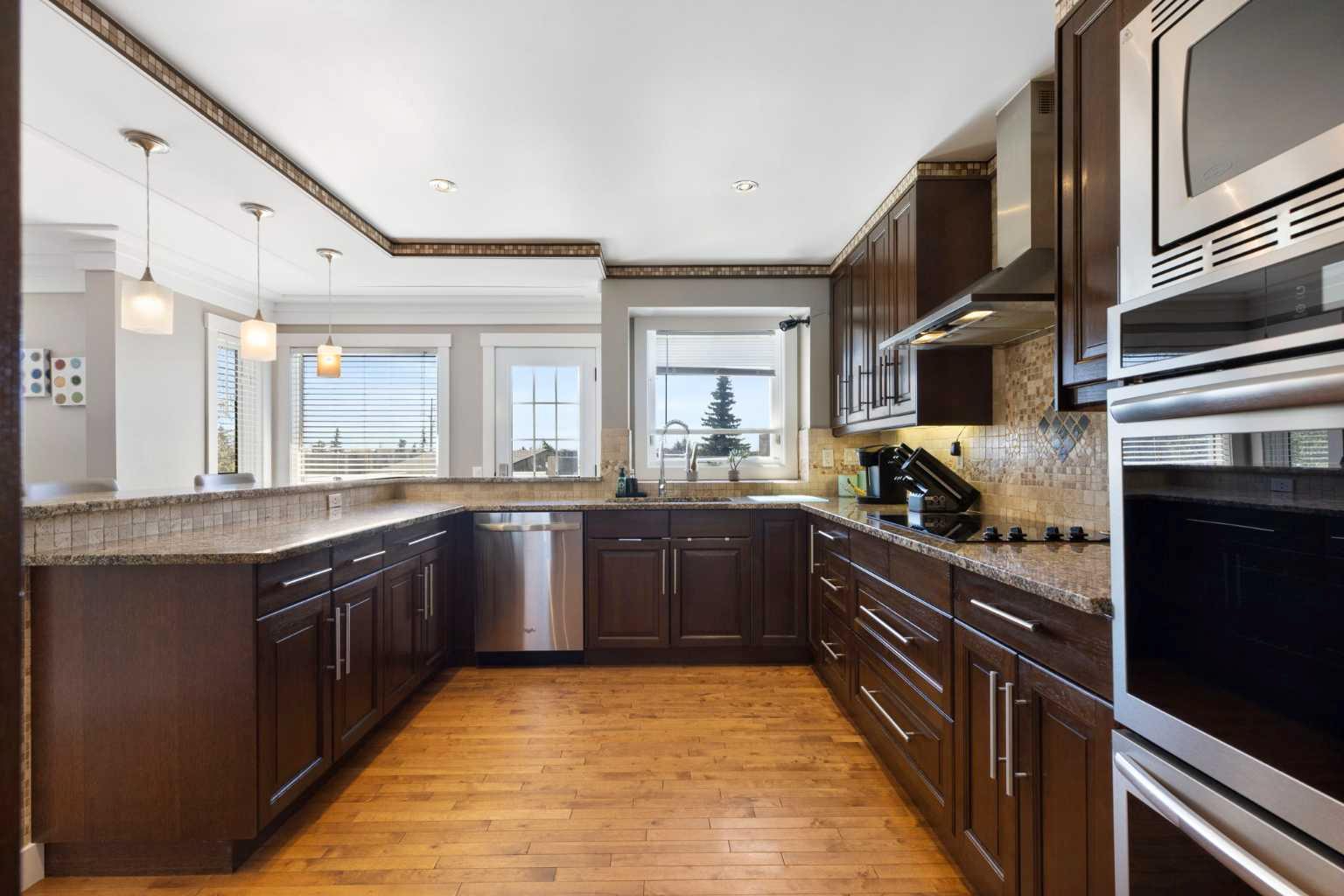 1030 Mckenzie Lake Bay SE