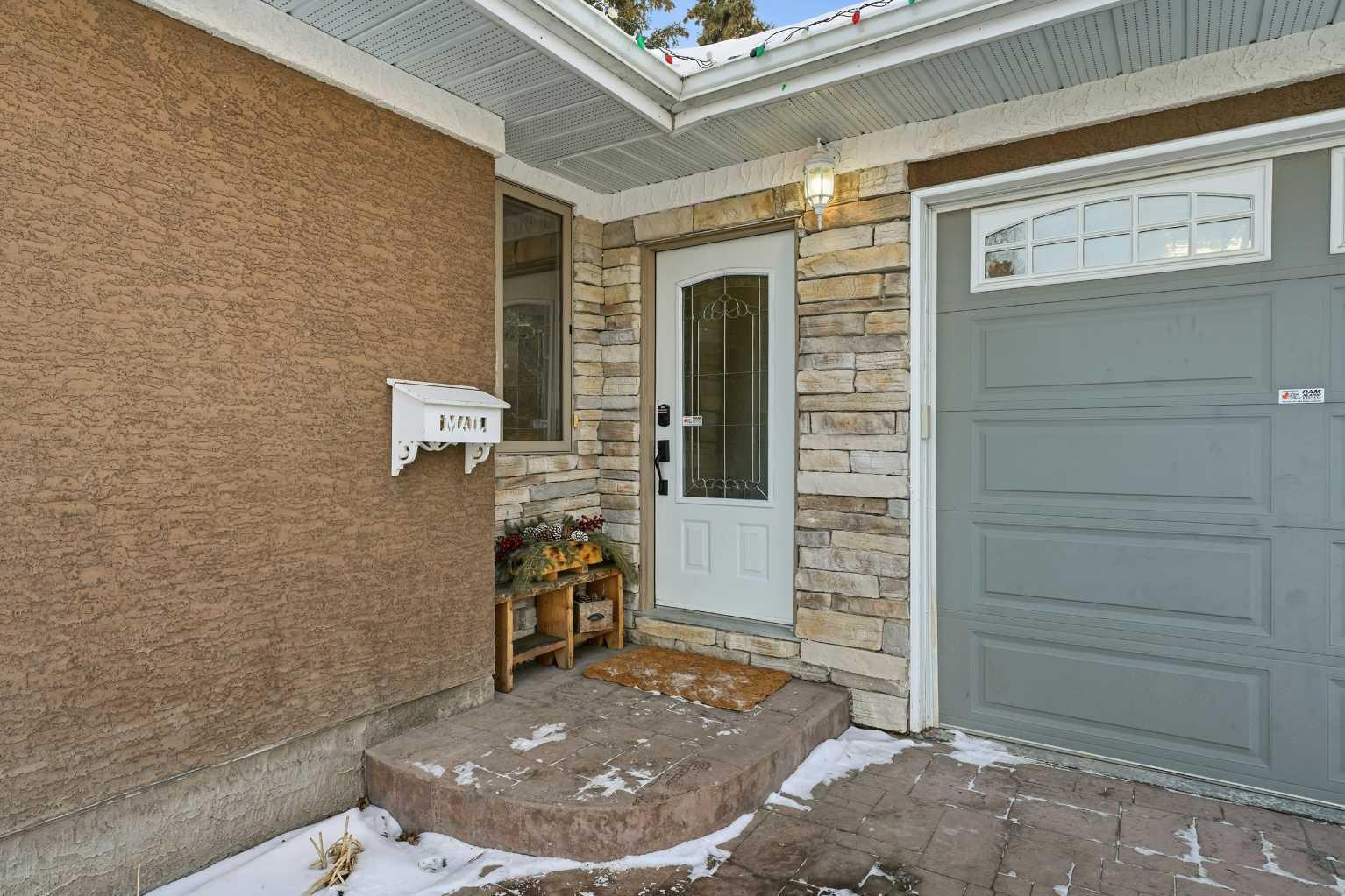 14 Sherwood Crescent