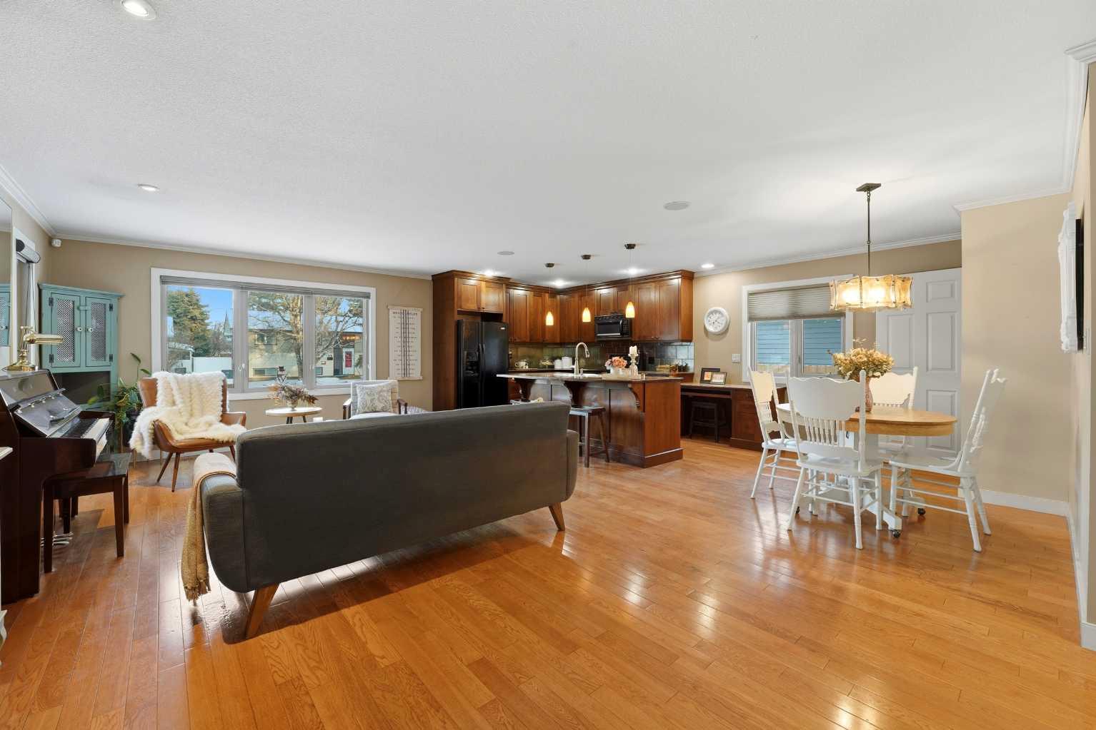 14 Sherwood Crescent