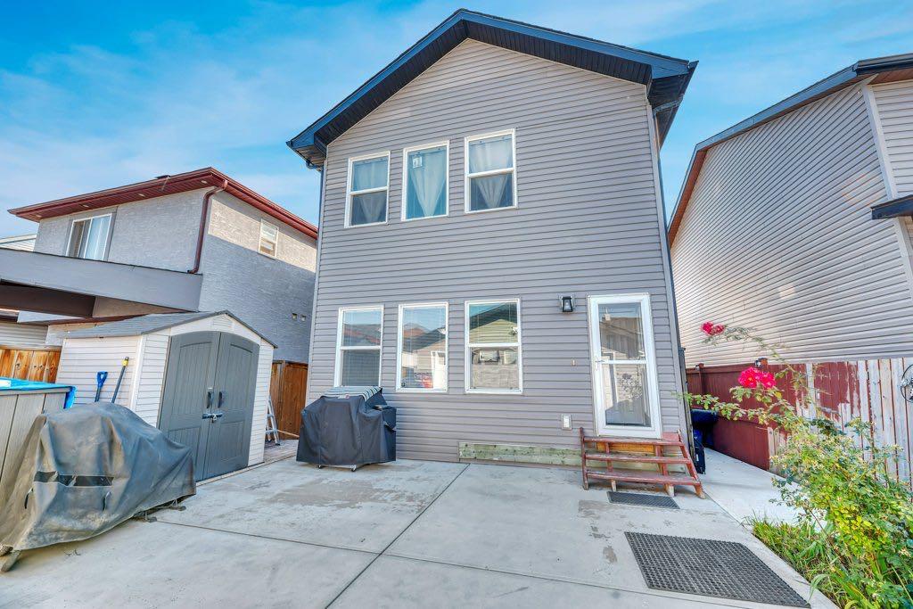 319 Saddlebrook Circle NE