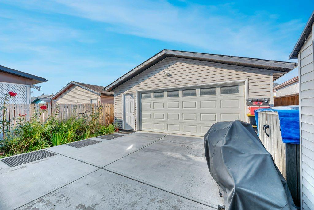 319 Saddlebrook Circle NE