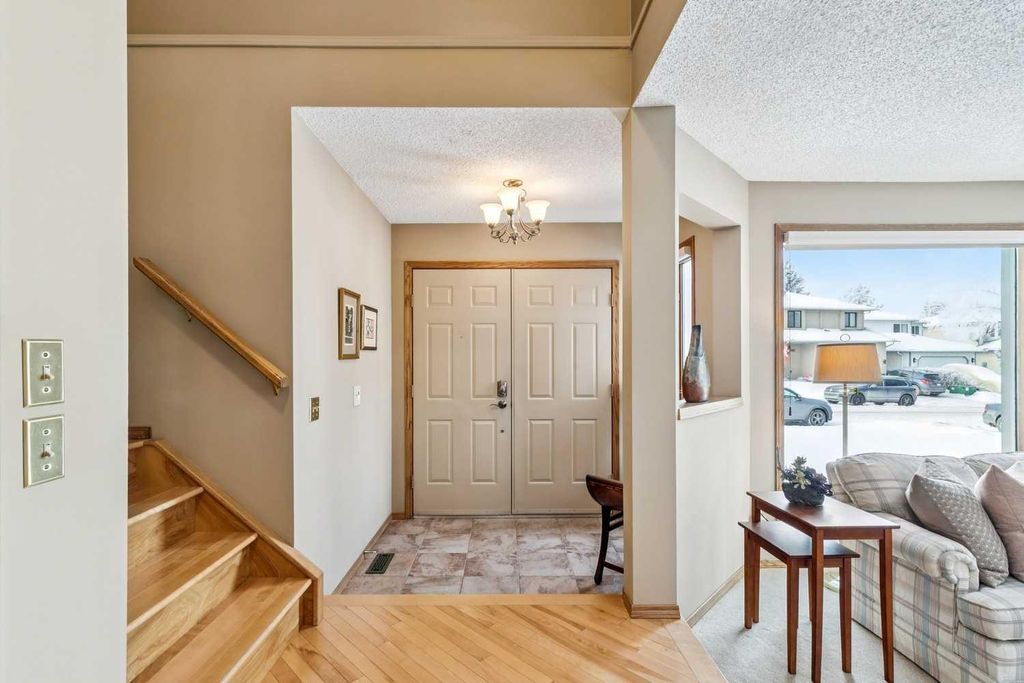 Photo of 75 Shawnee Crescent, Calgary, AB T2Y 1W4 (MLS # A2276077)