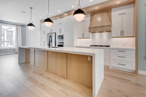 2425 27 Street SW Calgary AB T3E 2G2