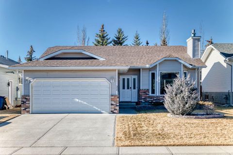 32 West Mackay Crescent Cochrane AB T4C 1J9