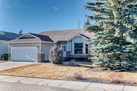 Photo of 32 West Mackay Crescent, Cochrane, AB T4C 1J9 (MLS # A2285019)
