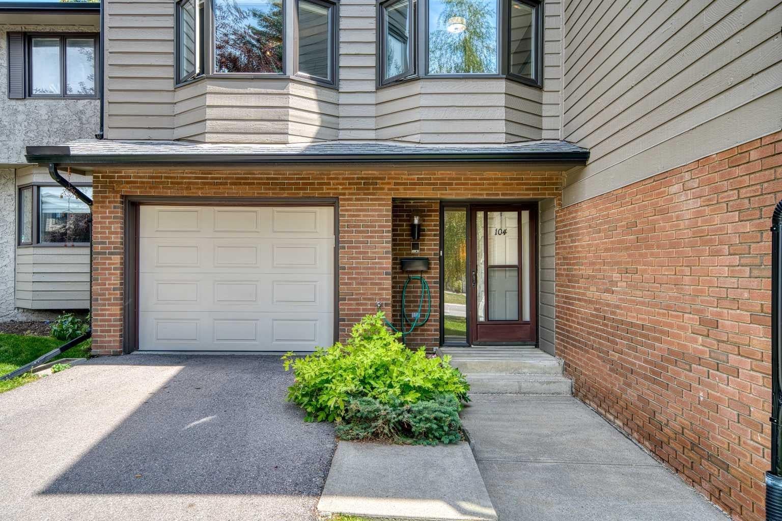 23 Glamis Drive SW 104