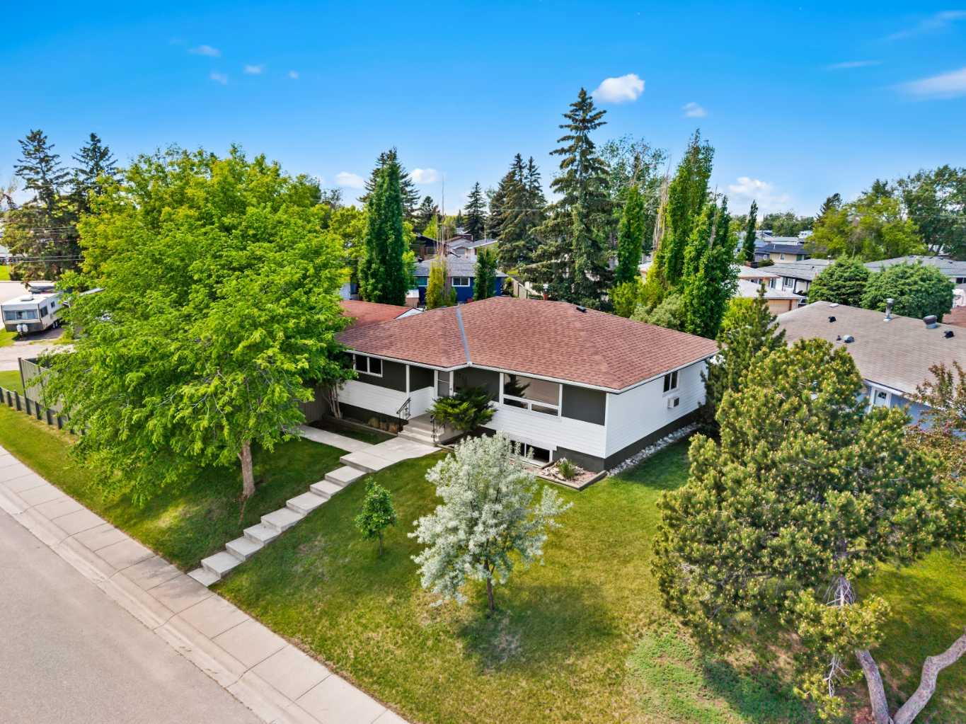 3243 Dover Crescent SE