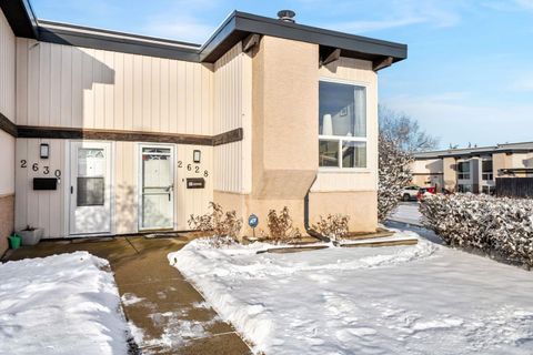2628 Oakmoor Drive SW Calgary AB T2V 4E7