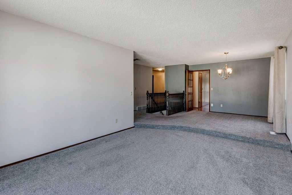 8 Edgeland Bay NW
