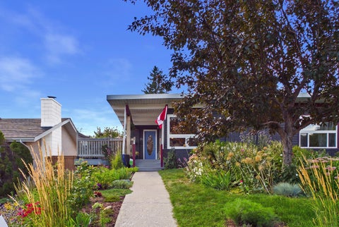 Photo of 25 Hilton Avenue NW, Calgary, AB T2K 2H3 (MLS # A2340289)